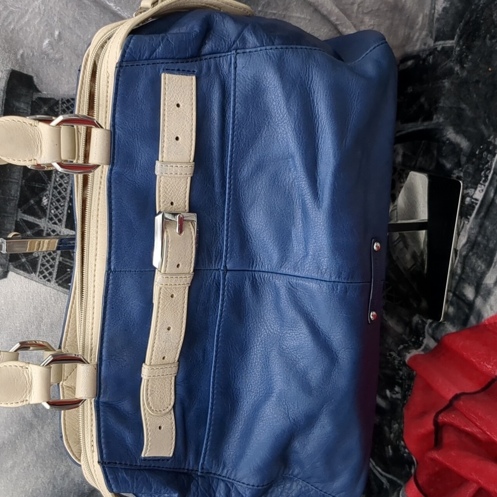 B makowsky blue and cream leather purse - Picture 2 of 15